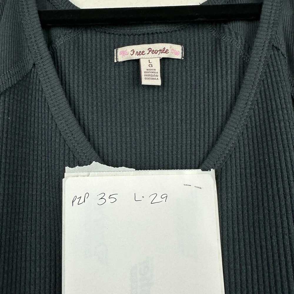 FREE PEOPLE Santa Clara women’s large black waffle knit v-neck pullover top NWT - Picture 5 of 13